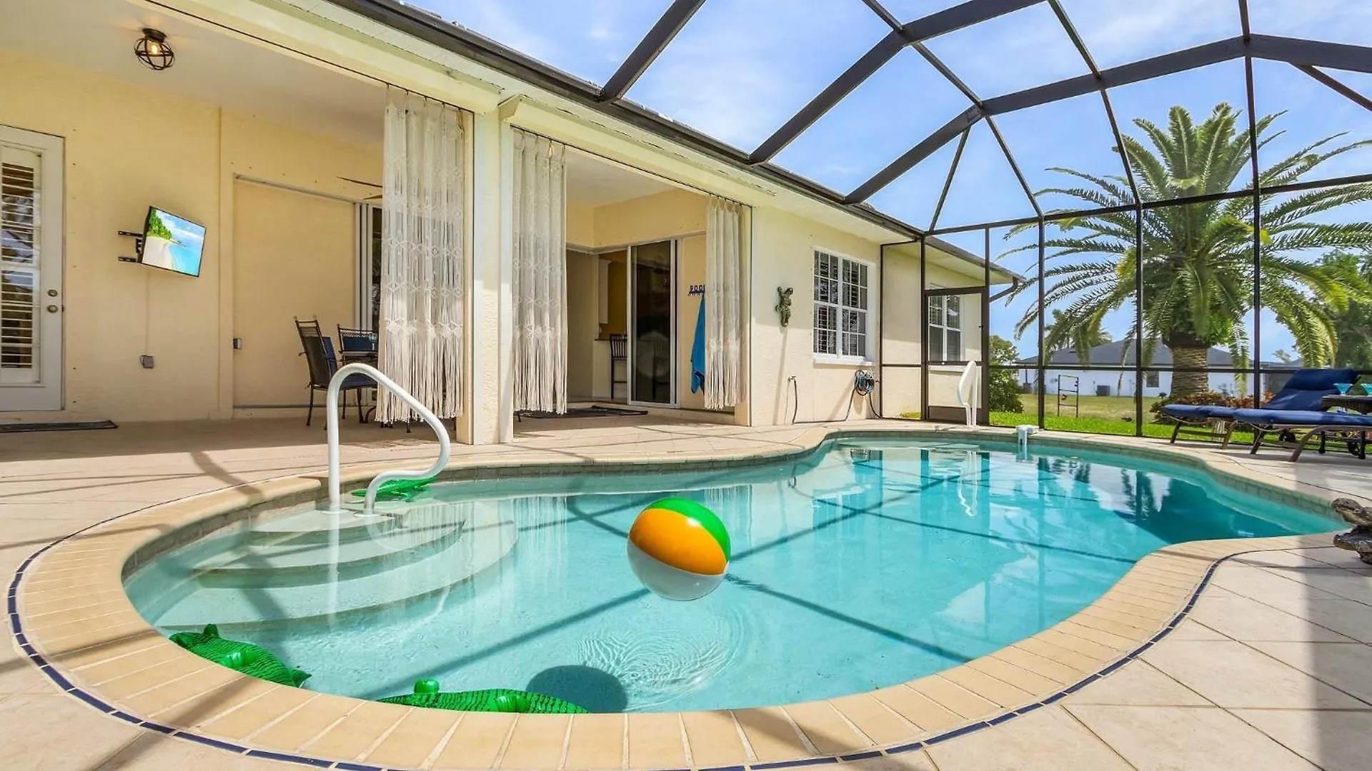 Freshwater Canal, Bicycles, Heated Pool - Casamigos - Roelens Vacations Cape Coral