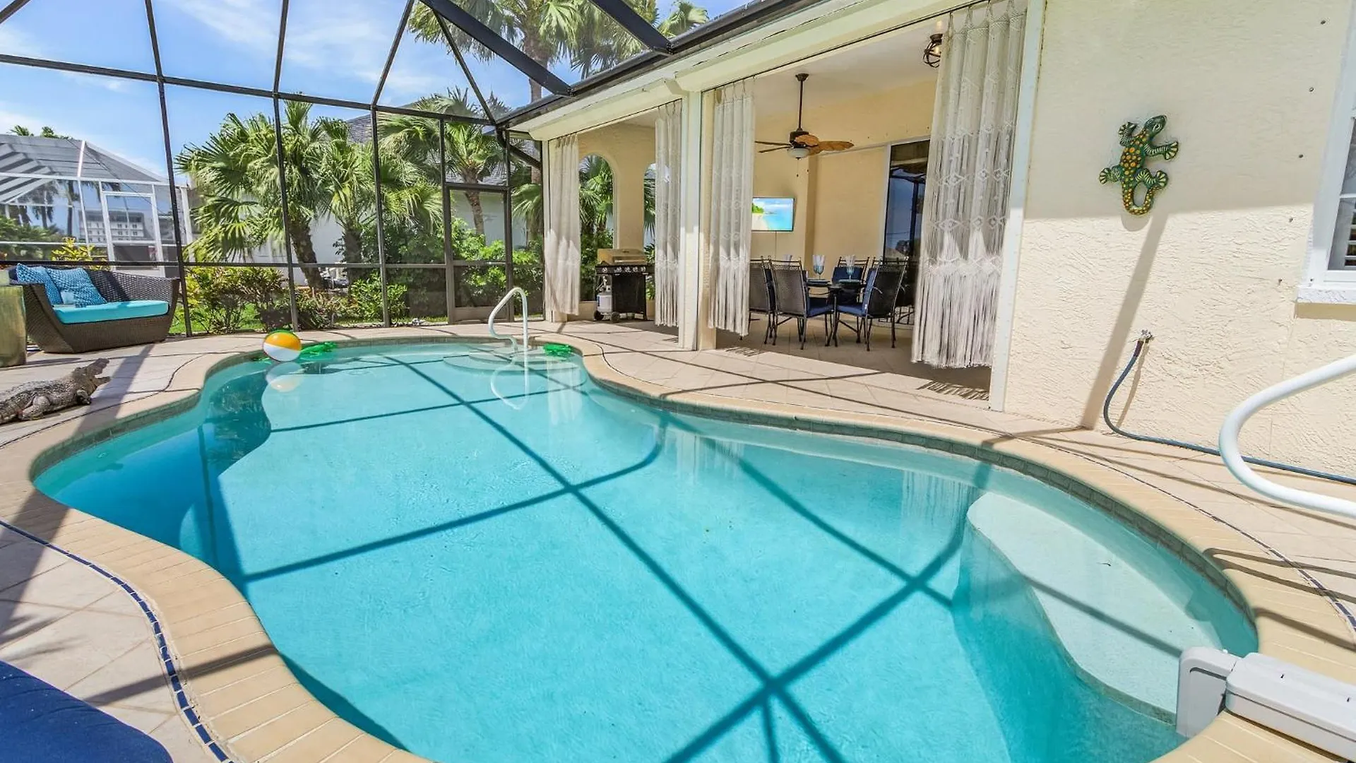 Freshwater Canal, Bicycles, Heated Pool - Casamigos - Roelens Vacations Holiday home Cape Coral