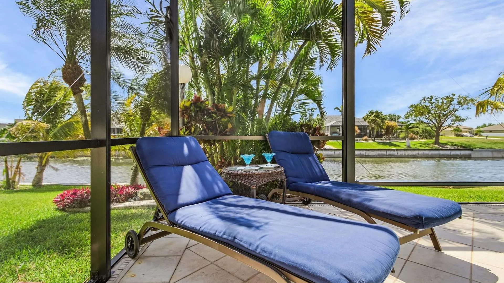 Freshwater Canal, Bicycles, Heated Pool - Casamigos - Roelens Vacations Cape Coral
