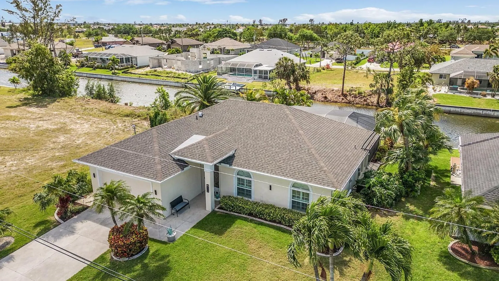 Freshwater Canal, Bicycles, Heated Pool - Casamigos - Roelens Vacations Holiday home Cape Coral