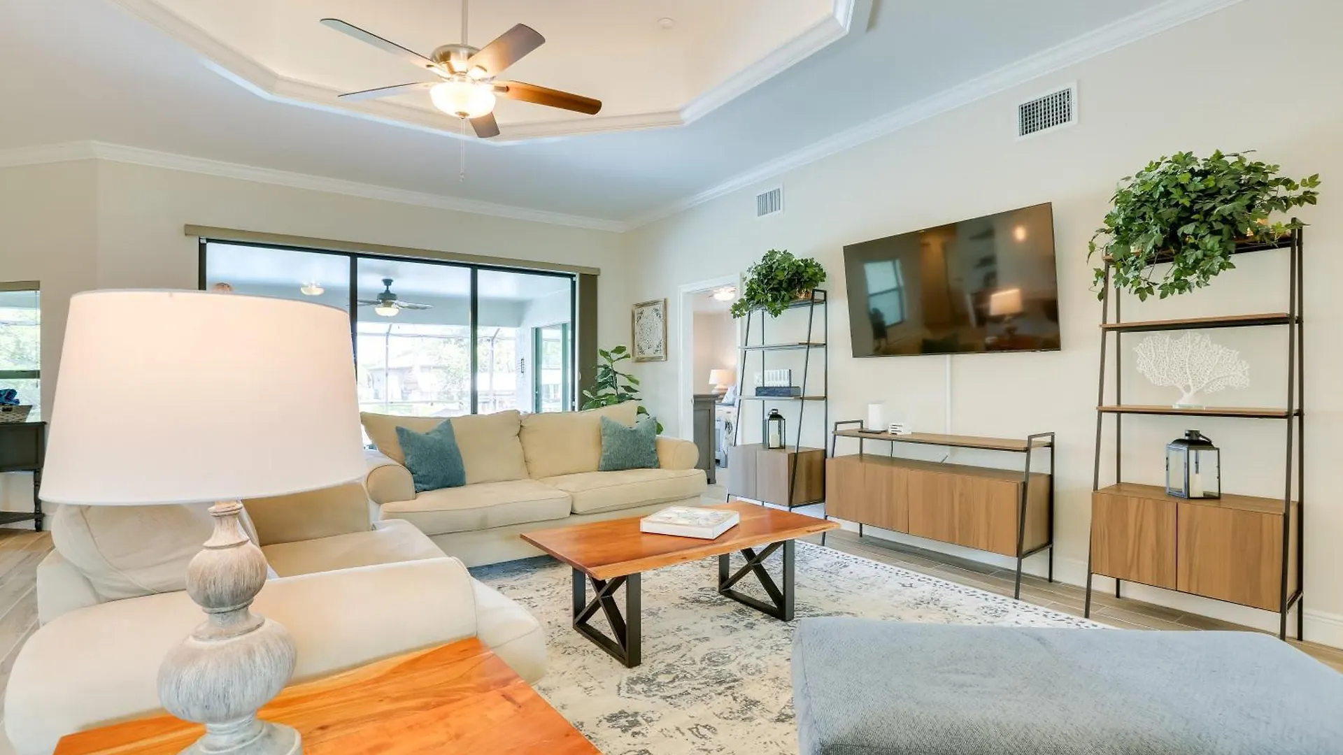 Gorgeous Getaway With Gulf Access! Cape Coral