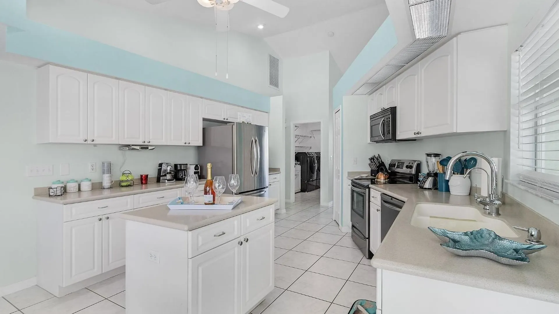 Great Location, Minutes To The Beach, Two Heated Pools , Sleeps 17! - Pelican Junction - Roelens Cape Coral