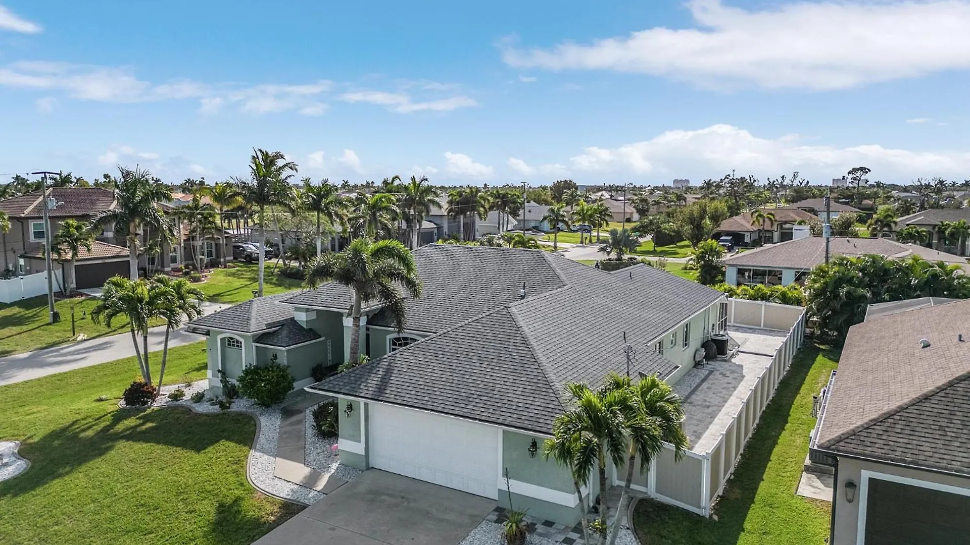 Great Location, Minutes To The Beach, Two Heated Pools , Sleeps 17! - Pelican Junction - Roelens * Cape Coral