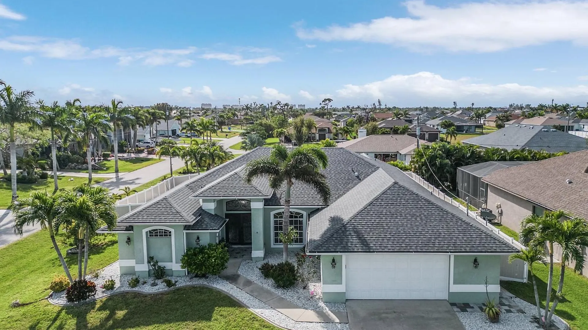 Great Location, Minutes To The Beach, Two Heated Pools , Sleeps 17! - Pelican Junction - Roelens * Cape Coral