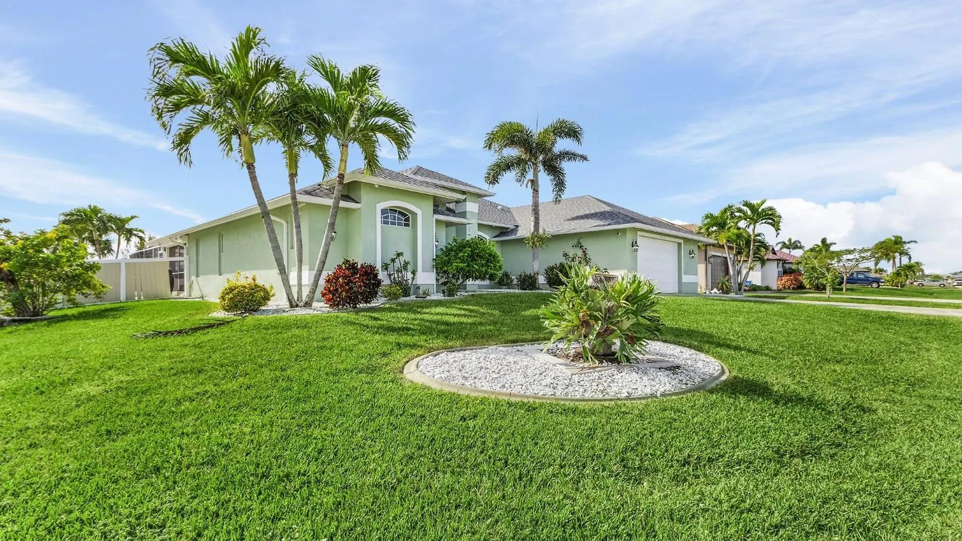 Great Location, Minutes To The Beach, Two Heated Pools , Sleeps 17! - Pelican Junction - Roelens *