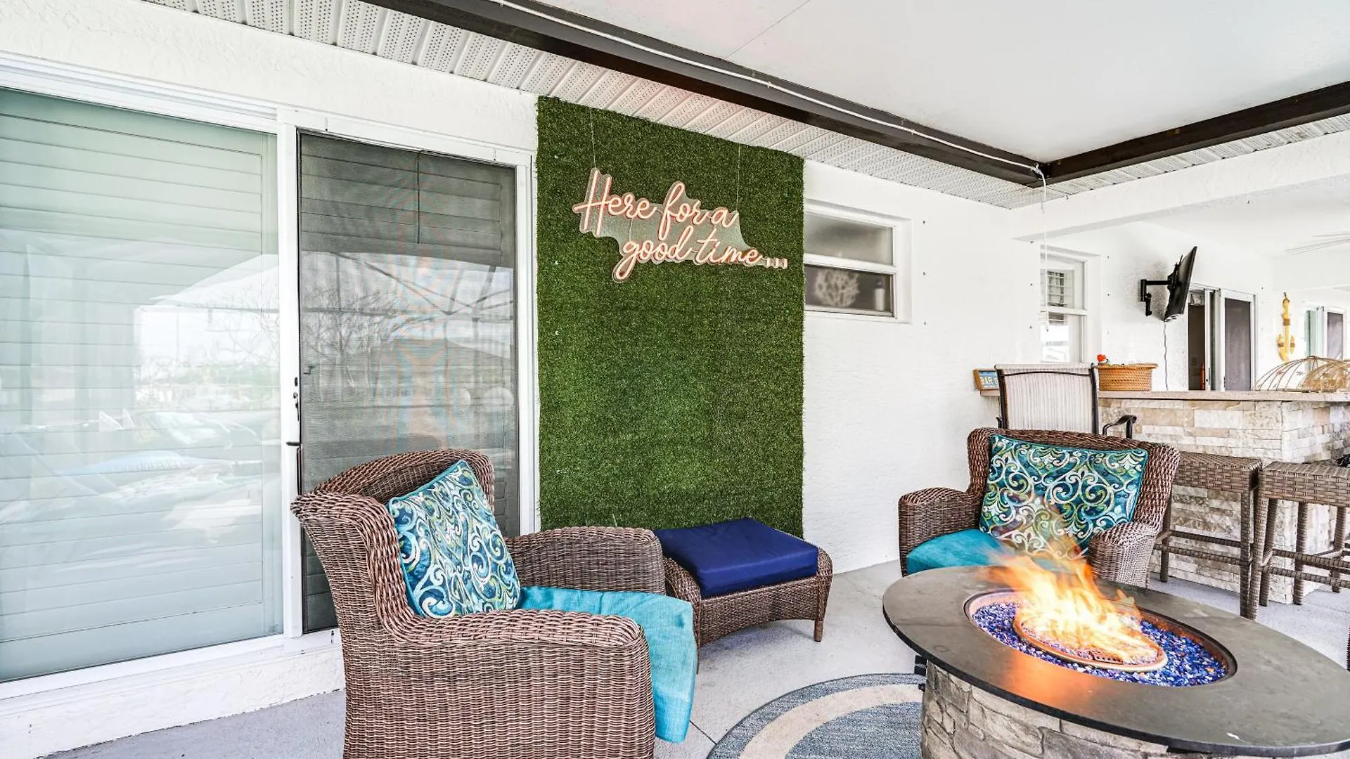 Chic Oasis With Pool 5 Mi To Beach! Holiday home