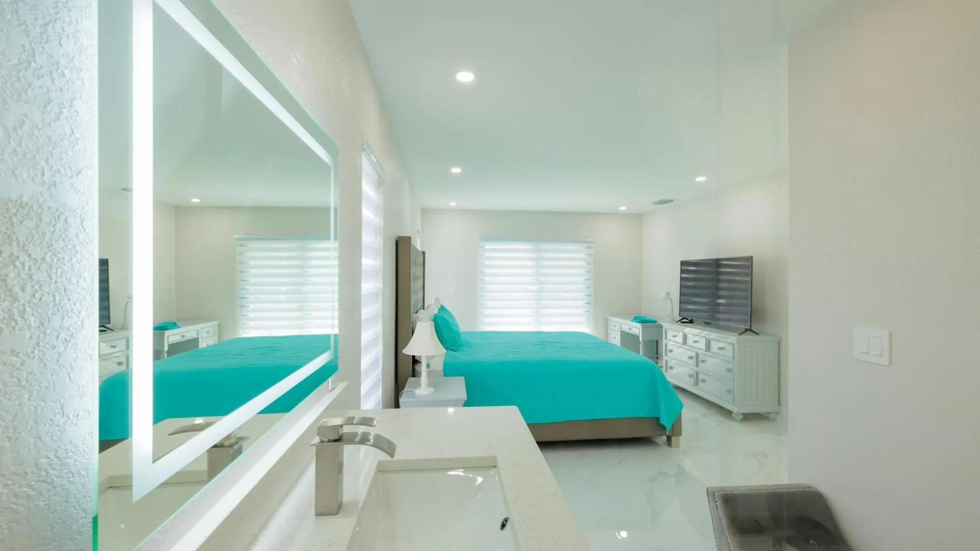 Sleek And Modern, Sunset Views & Pool - The Lighthouse - Roelens Vacations Holiday home Cape Coral