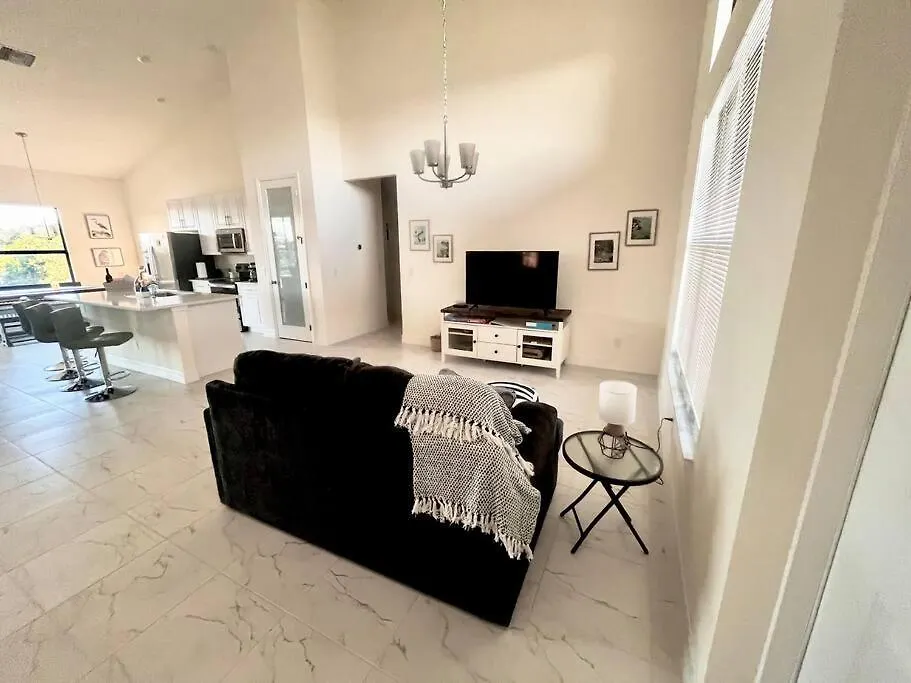 New 4 Bed House On A Canal Facing South & Door Ramp, Near Golf Course And Softball Holiday home