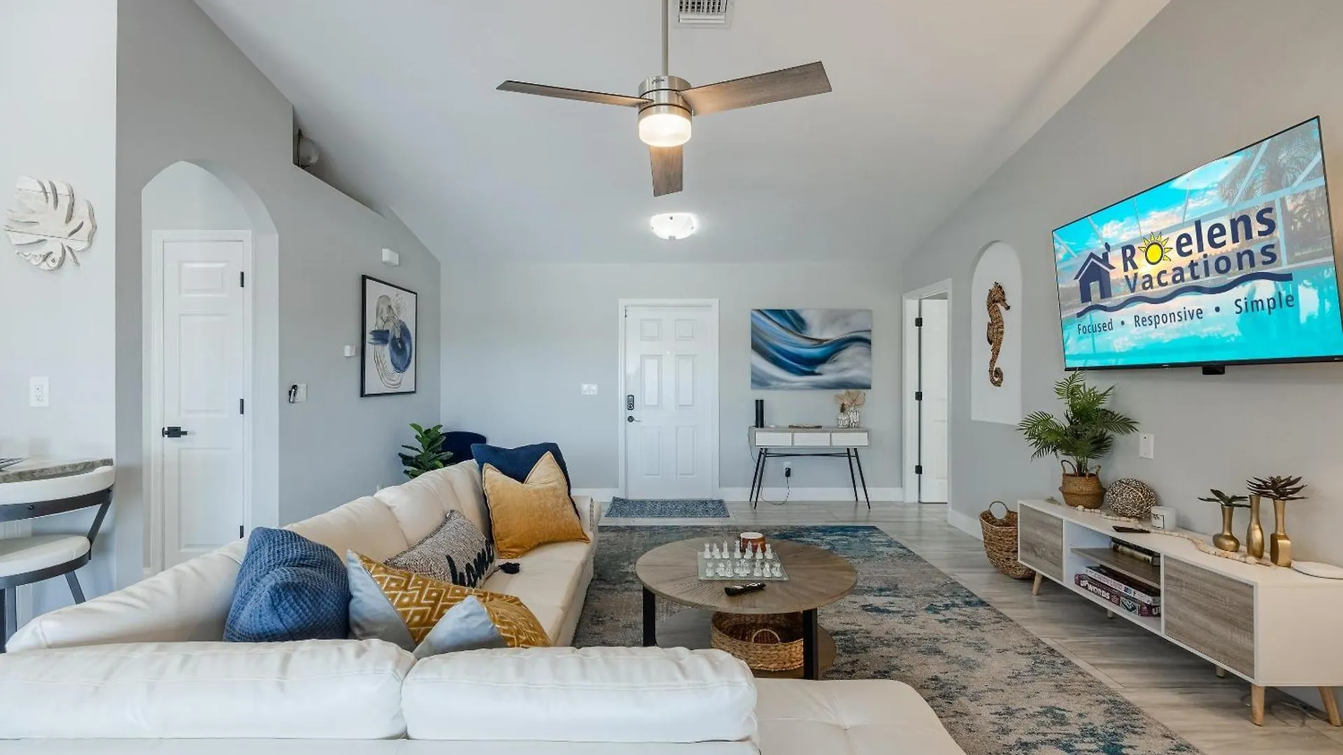 Super Location! - Private Saltwater Pool -villa Cape Away - Roelens Vacations Cape Coral