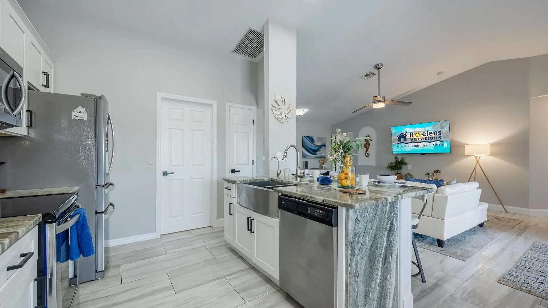 Super Location! - Private Saltwater Pool -villa Cape Away - Roelens Vacations Cape Coral