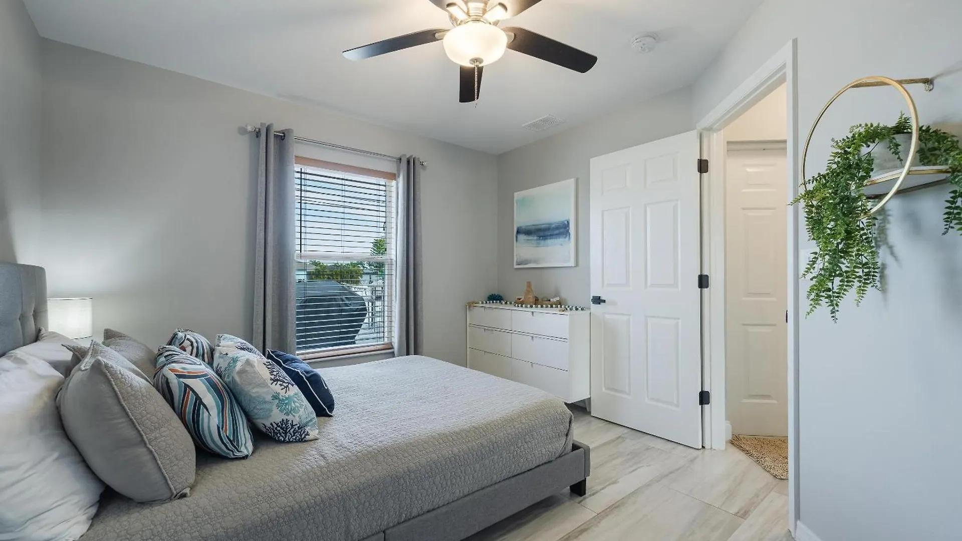Super Location! - Private Saltwater Pool -villa Cape Away - Roelens Vacations Cape Coral