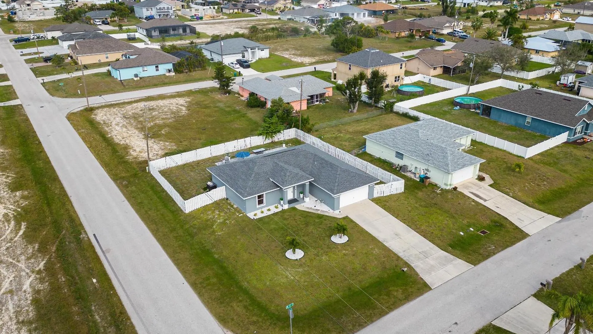 Super Location! - Private Saltwater Pool -villa Cape Away - Roelens Vacations Cape Coral
