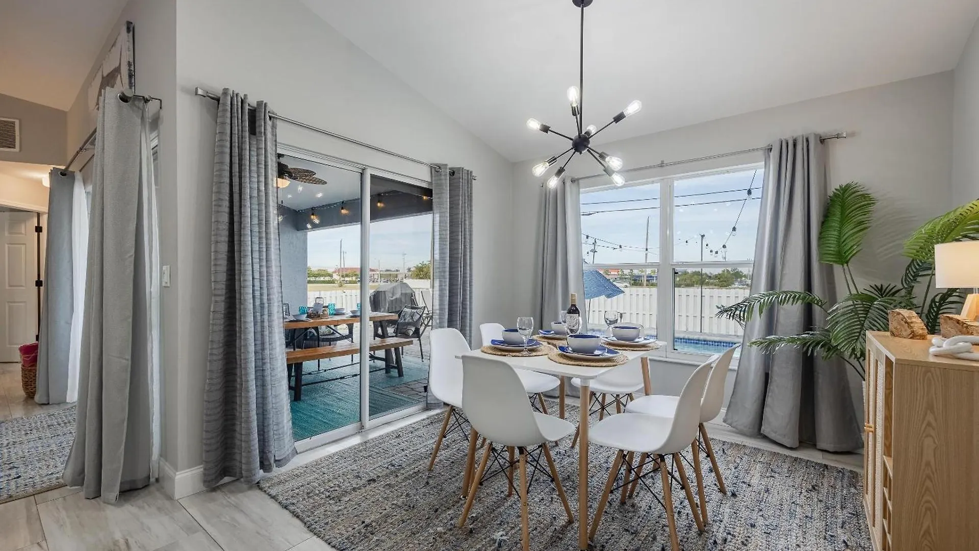 Super Location! - Private Saltwater Pool -villa Cape Away - Roelens Vacations Cape Coral