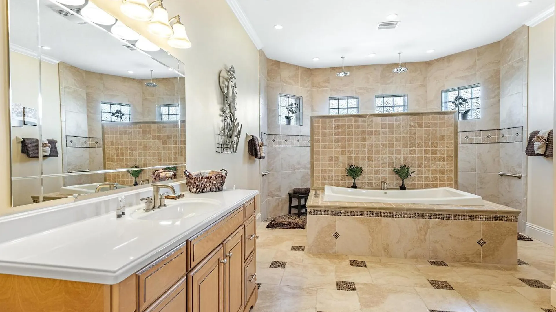 Luxury Waterfront Pool, & Dock- Direct Gulf Access, Kayaks Walk To Beach! Cape Coral