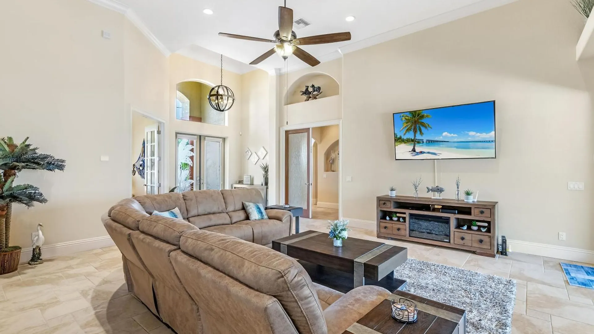 Holiday home Luxury Waterfront Pool, & Dock- Direct Gulf Access, Kayaks Walk To Beach! Cape Coral