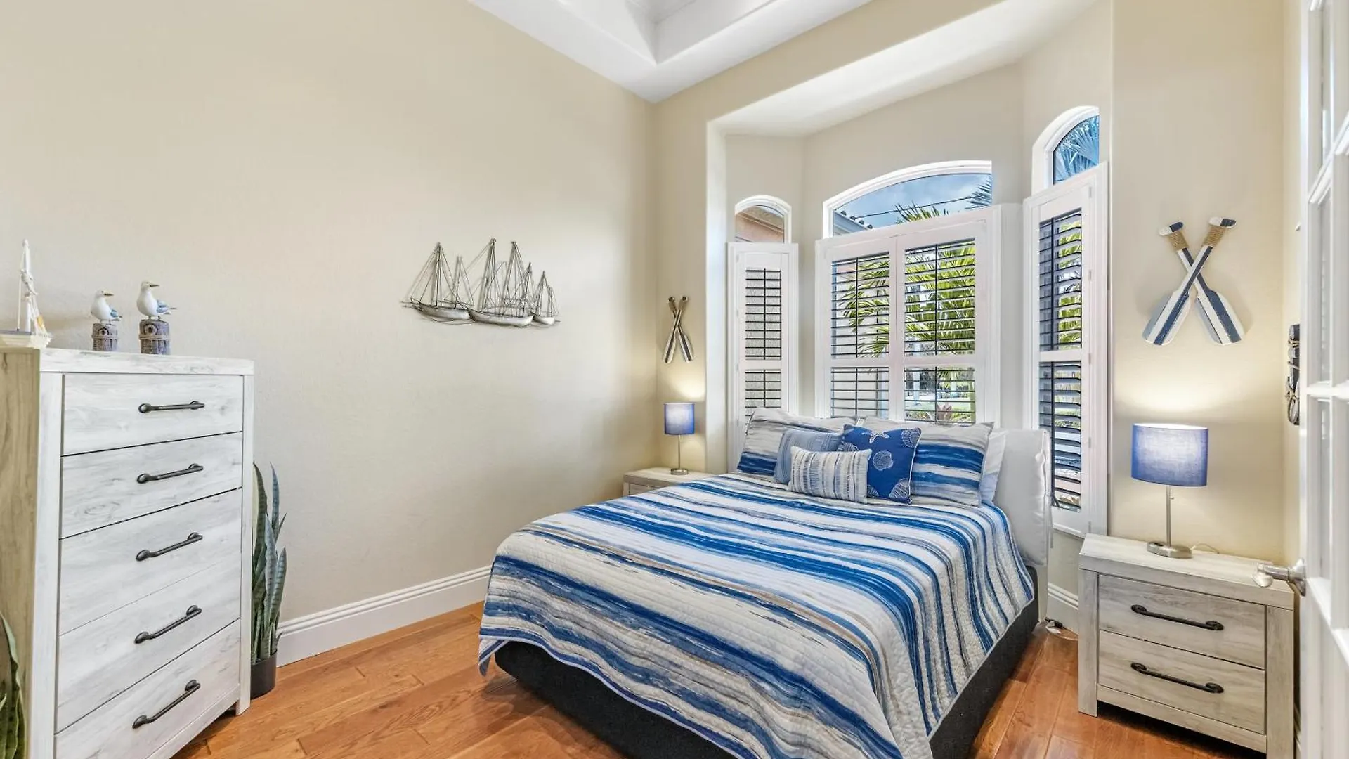 Holiday home Luxury Waterfront Pool, & Dock- Direct Gulf Access, Kayaks Walk To Beach! Cape Coral