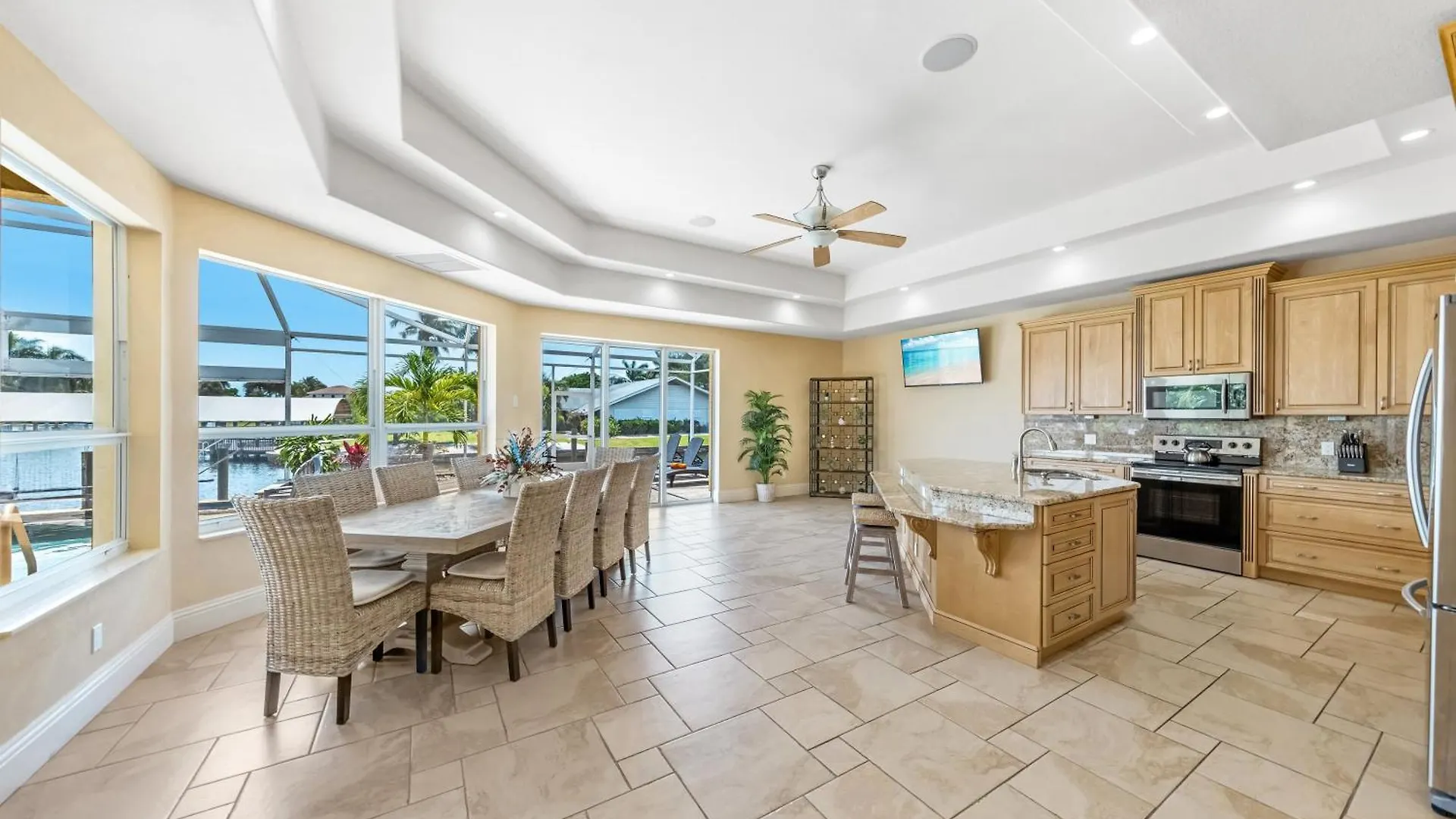 Holiday home Luxury Waterfront Pool, & Dock- Direct Gulf Access, Kayaks Walk To Beach! Cape Coral
