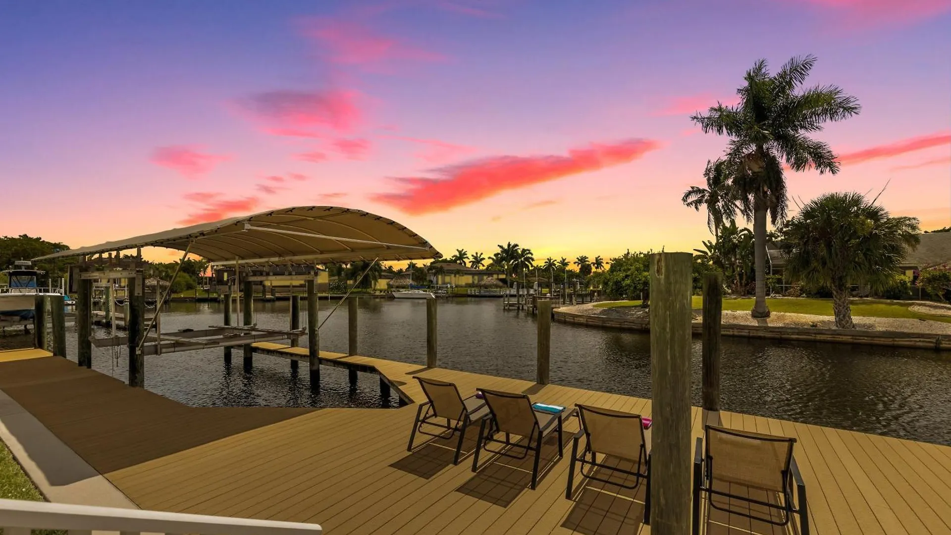 Holiday home Luxury Waterfront Pool, & Dock- Direct Gulf Access, Kayaks Walk To Beach! Cape Coral