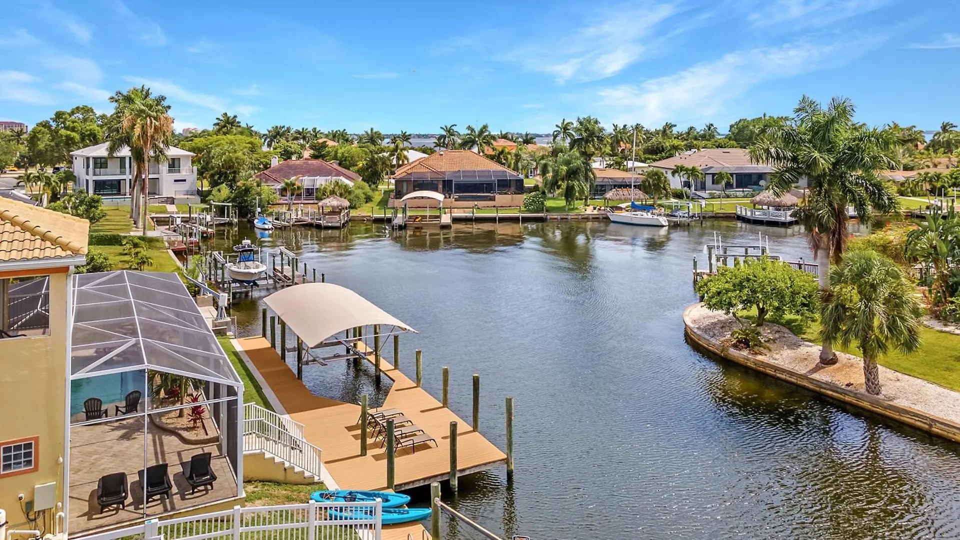 Holiday home Luxury Waterfront Pool, & Dock- Direct Gulf Access, Kayaks Walk To Beach! *