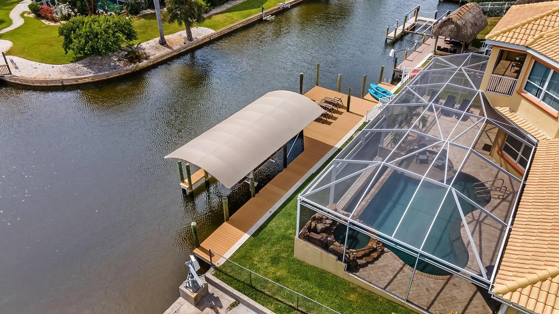 Luxury Waterfront Pool, & Dock- Direct Gulf Access, Kayaks Walk To Beach!