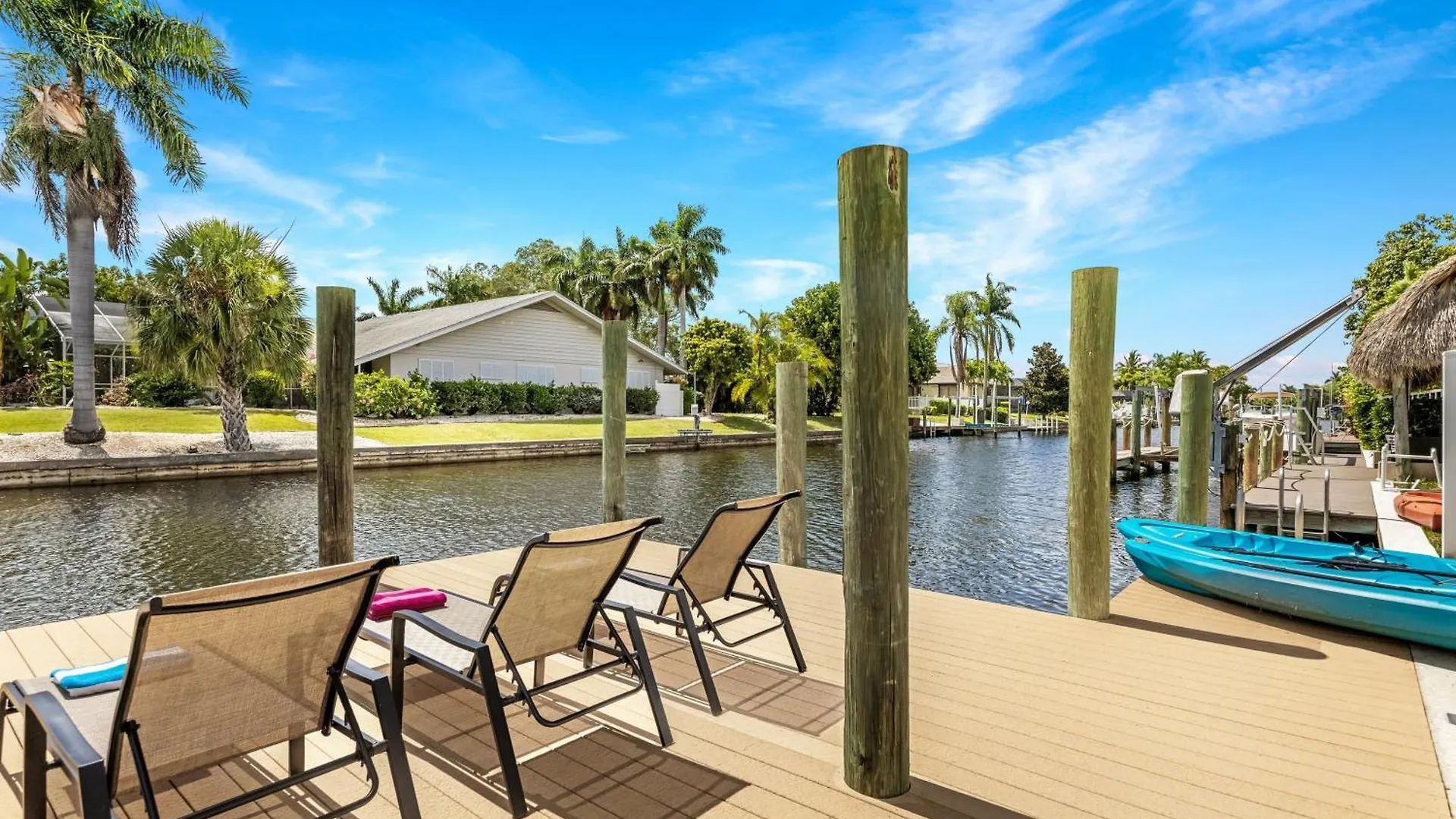 Luxury Waterfront Pool, & Dock- Direct Gulf Access, Kayaks Walk To Beach! Cape Coral