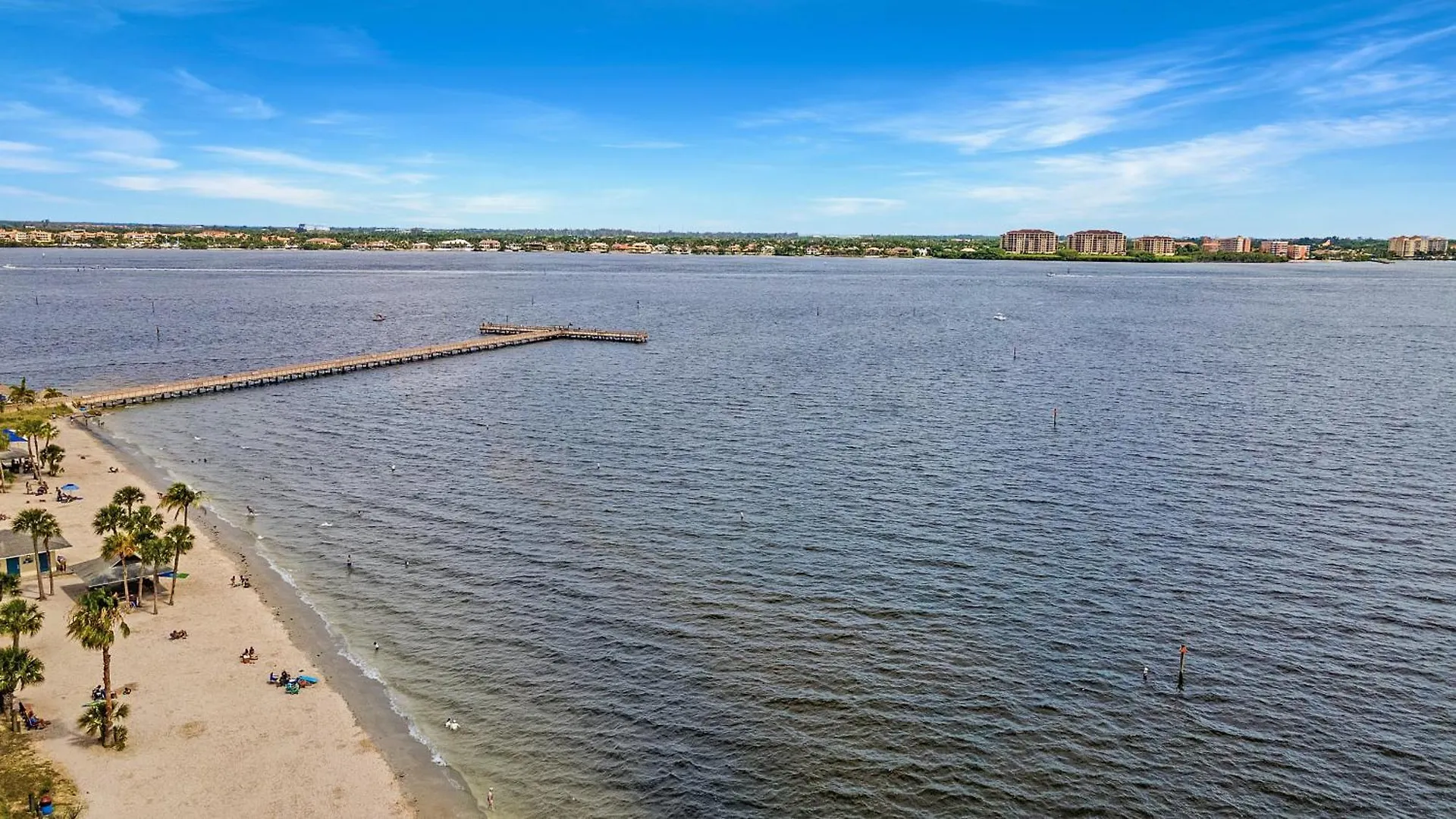 Holiday home Luxury Waterfront Pool, & Dock- Direct Gulf Access, Kayaks Walk To Beach!