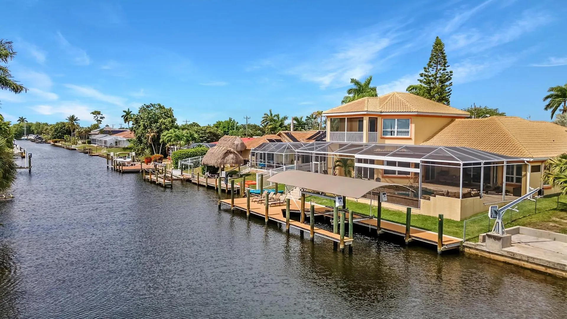 Holiday home Luxury Waterfront Pool, & Dock- Direct Gulf Access, Kayaks Walk To Beach! *
