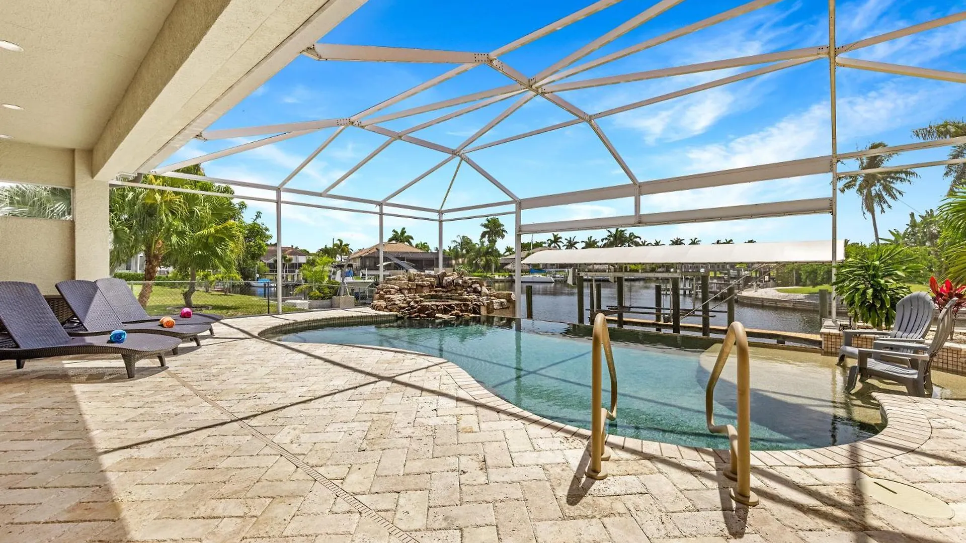 Holiday home Luxury Waterfront Pool, & Dock- Direct Gulf Access, Kayaks Walk To Beach! Cape Coral