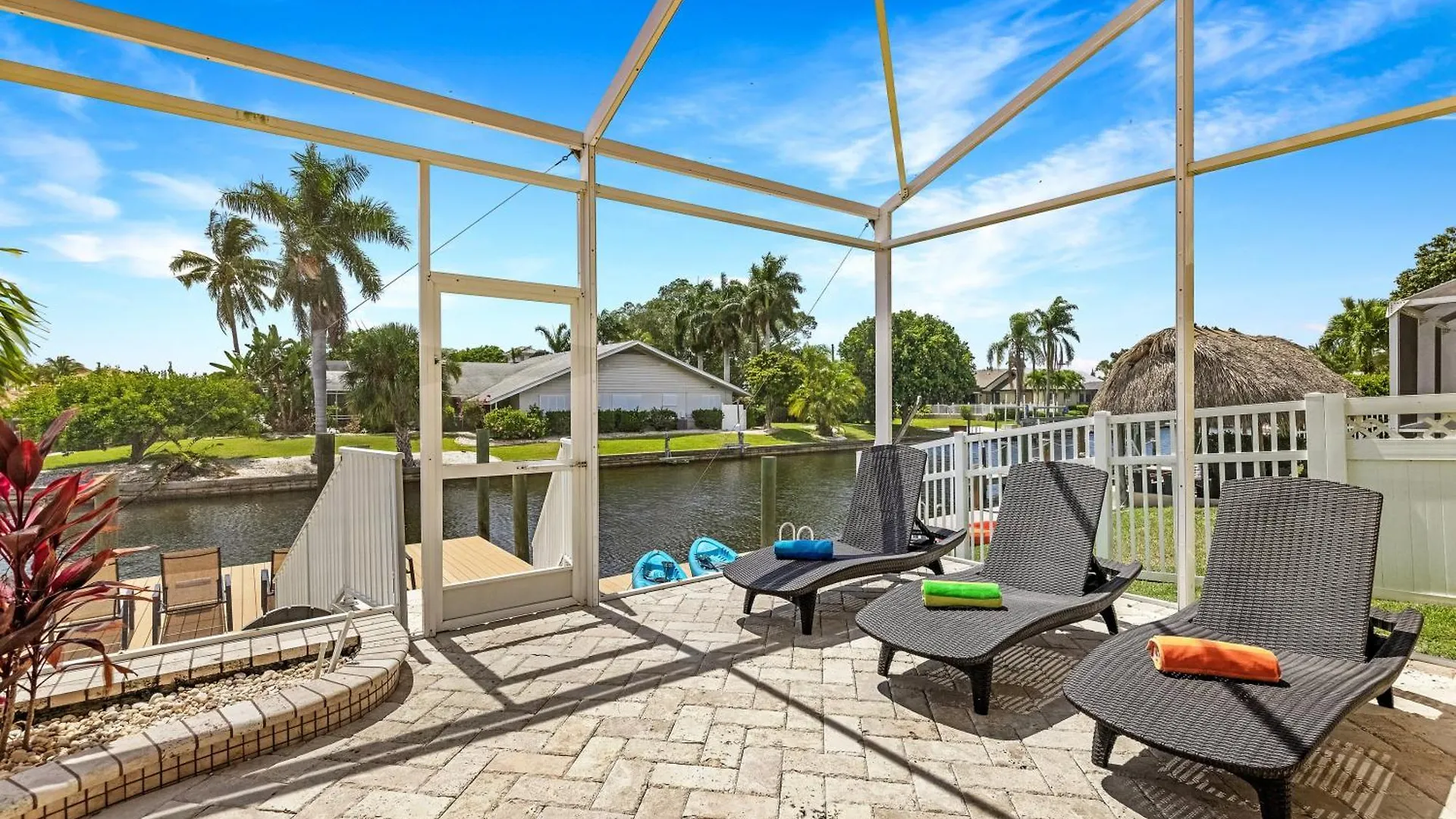 Holiday home Luxury Waterfront Pool, & Dock- Direct Gulf Access, Kayaks Walk To Beach! Cape Coral