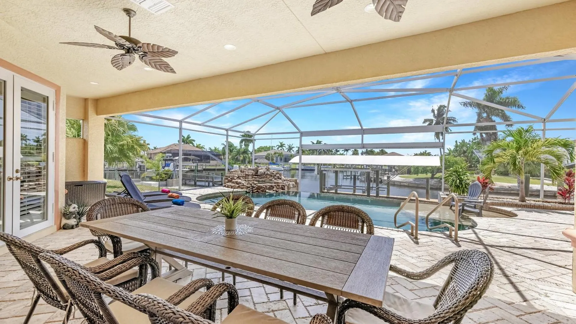 Holiday home Luxury Waterfront Pool, & Dock- Direct Gulf Access, Kayaks Walk To Beach! Cape Coral
