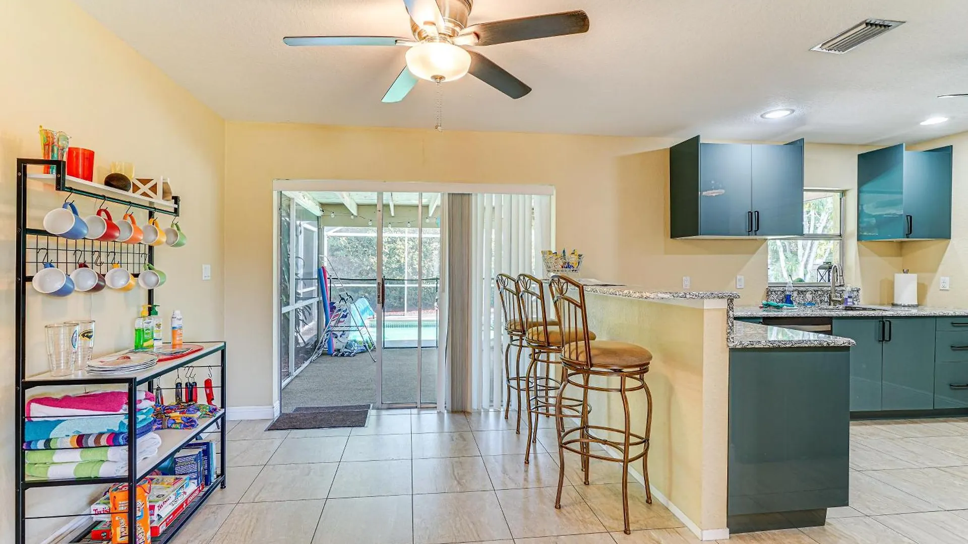 Holiday home Pet-friendly Paradise With Yard!