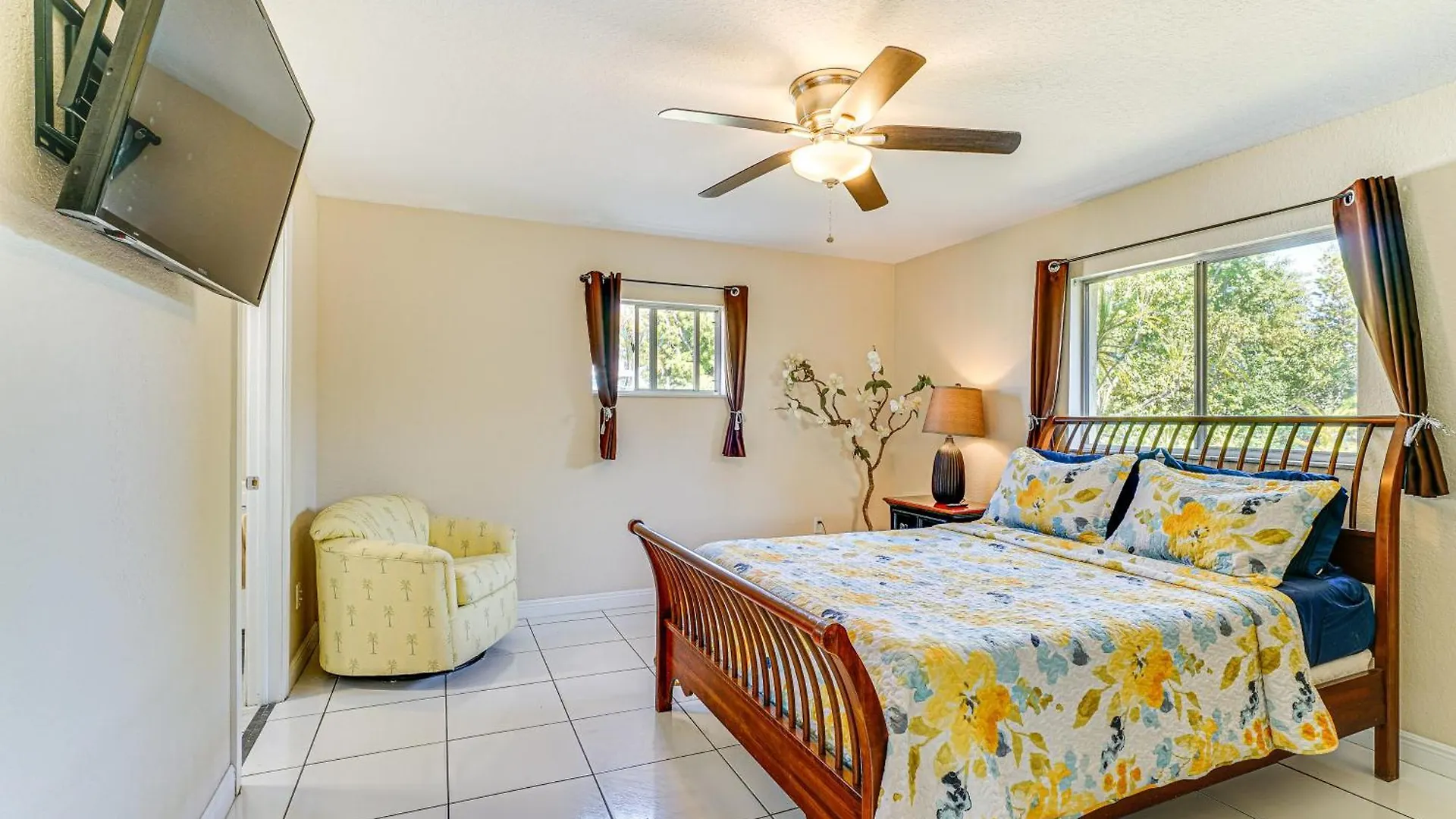 Pet-friendly Paradise With Yard! Holiday home Cape Coral