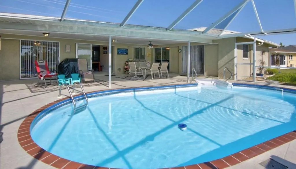 Charming Waterfront Getaway With Pool! * Cape Coral