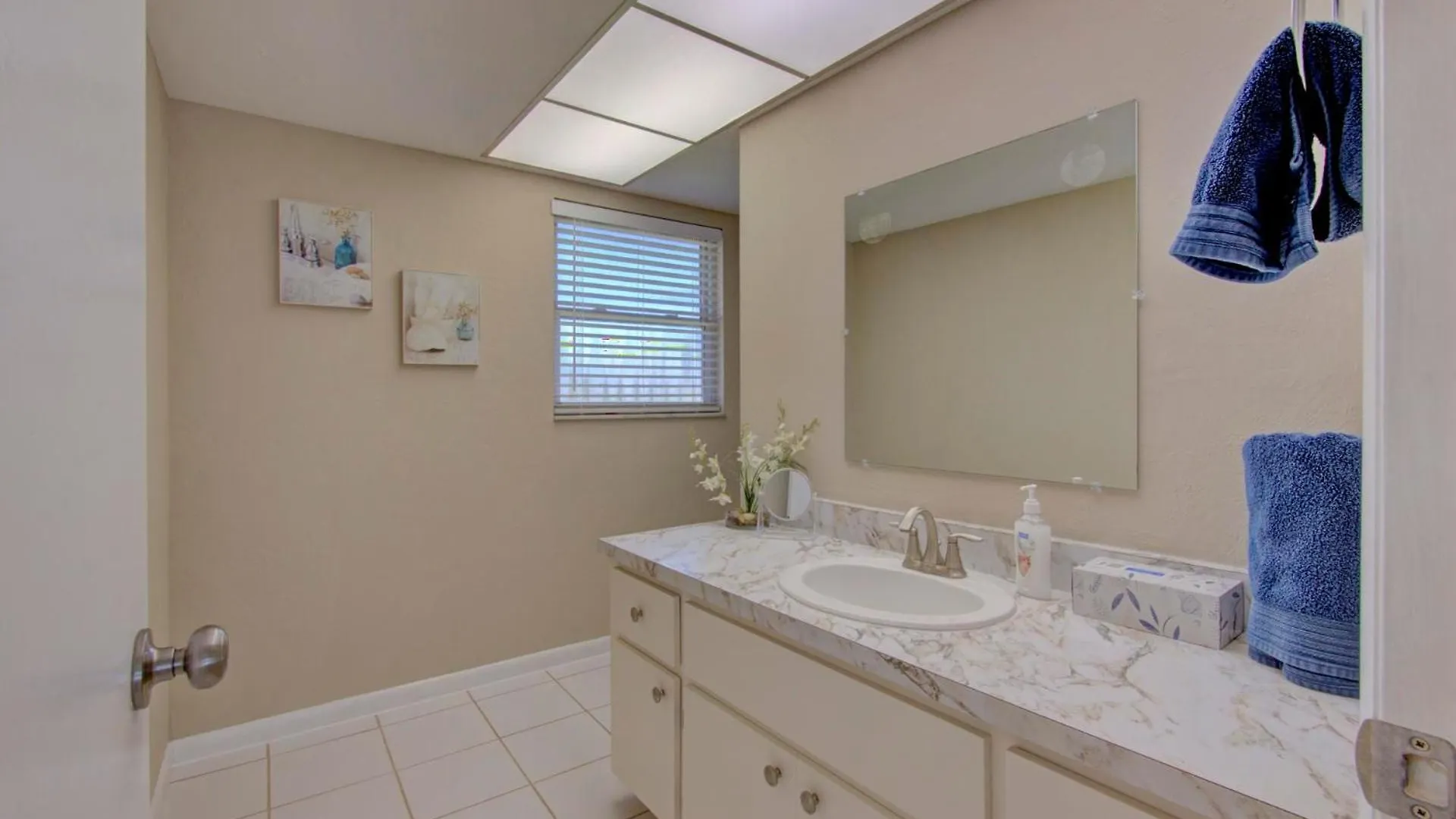 Charming Waterfront Getaway With Pool! Holiday home