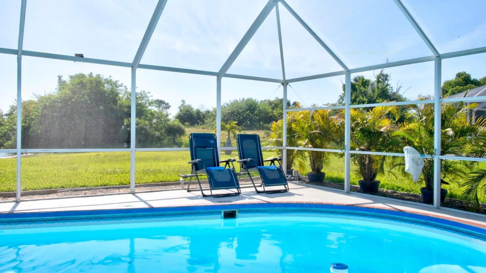 Charming Waterfront Getaway With Pool! * Cape Coral