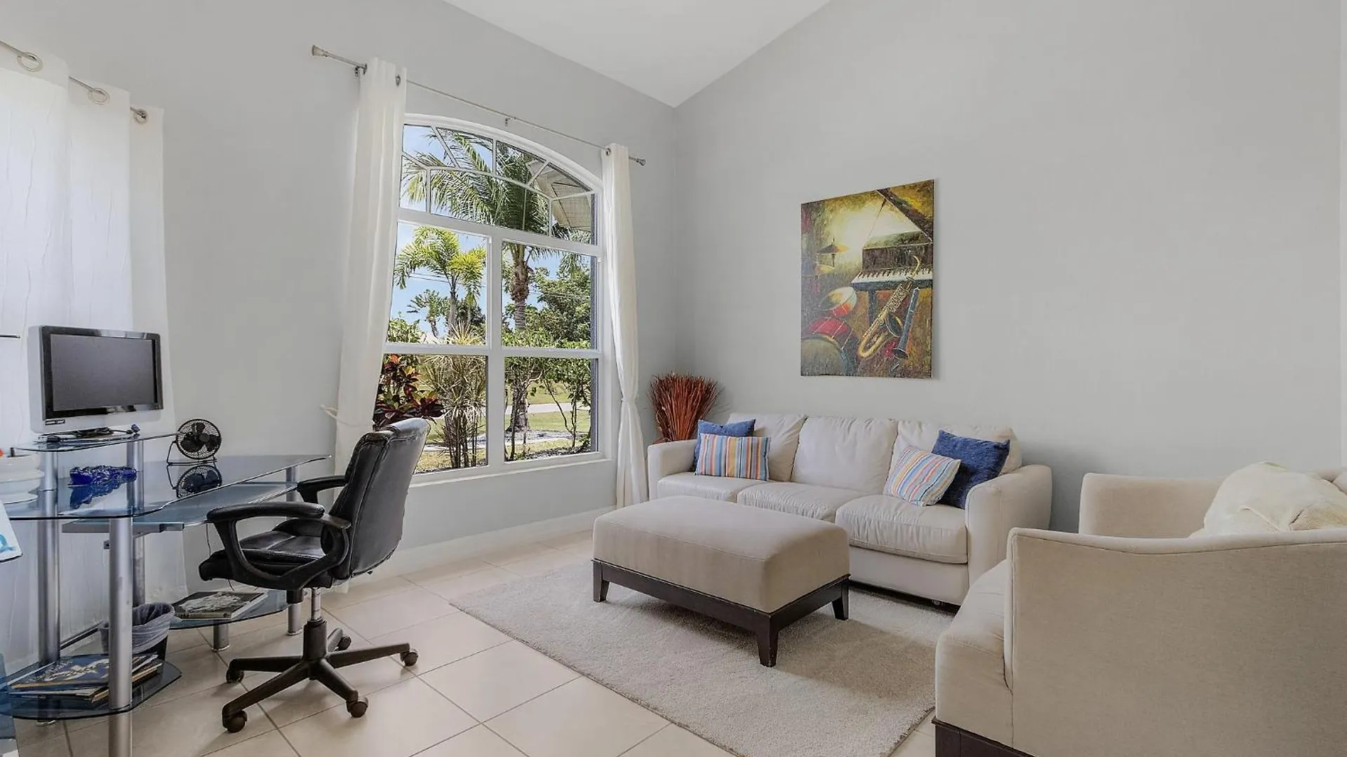 Pool And Spa, Tiki, Canal View, Sleeps10! - At Sunshine Funtime Holiday home Cape Coral