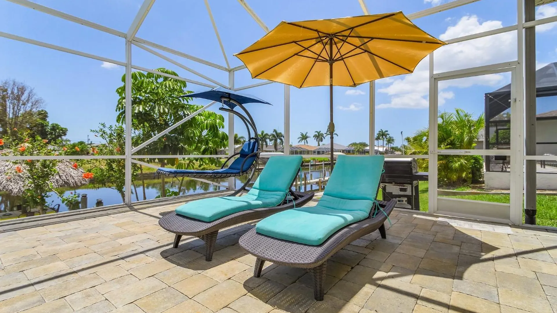 Pool And Spa, Tiki, Canal View, Sleeps10! - At Sunshine Funtime Cape Coral