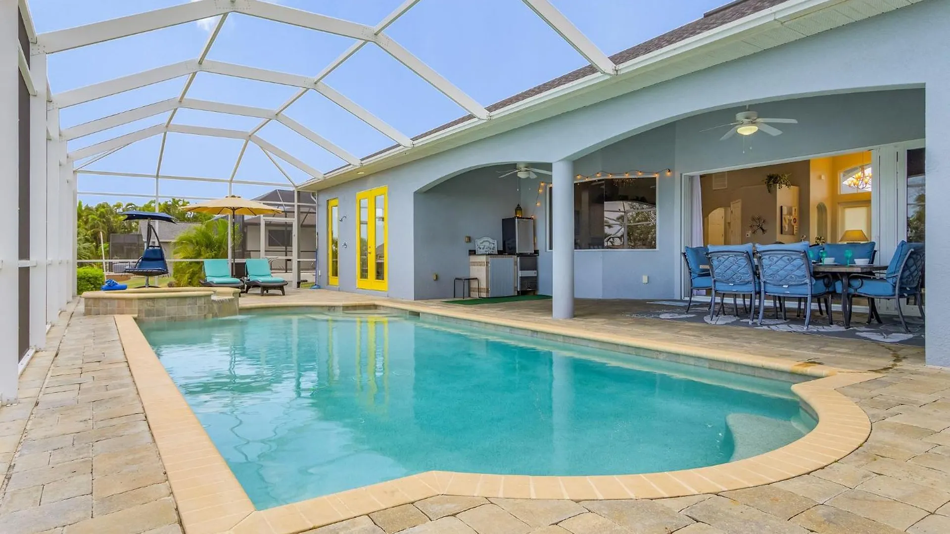 Pool And Spa, Tiki, Canal View, Sleeps10! - At Sunshine Funtime Holiday home