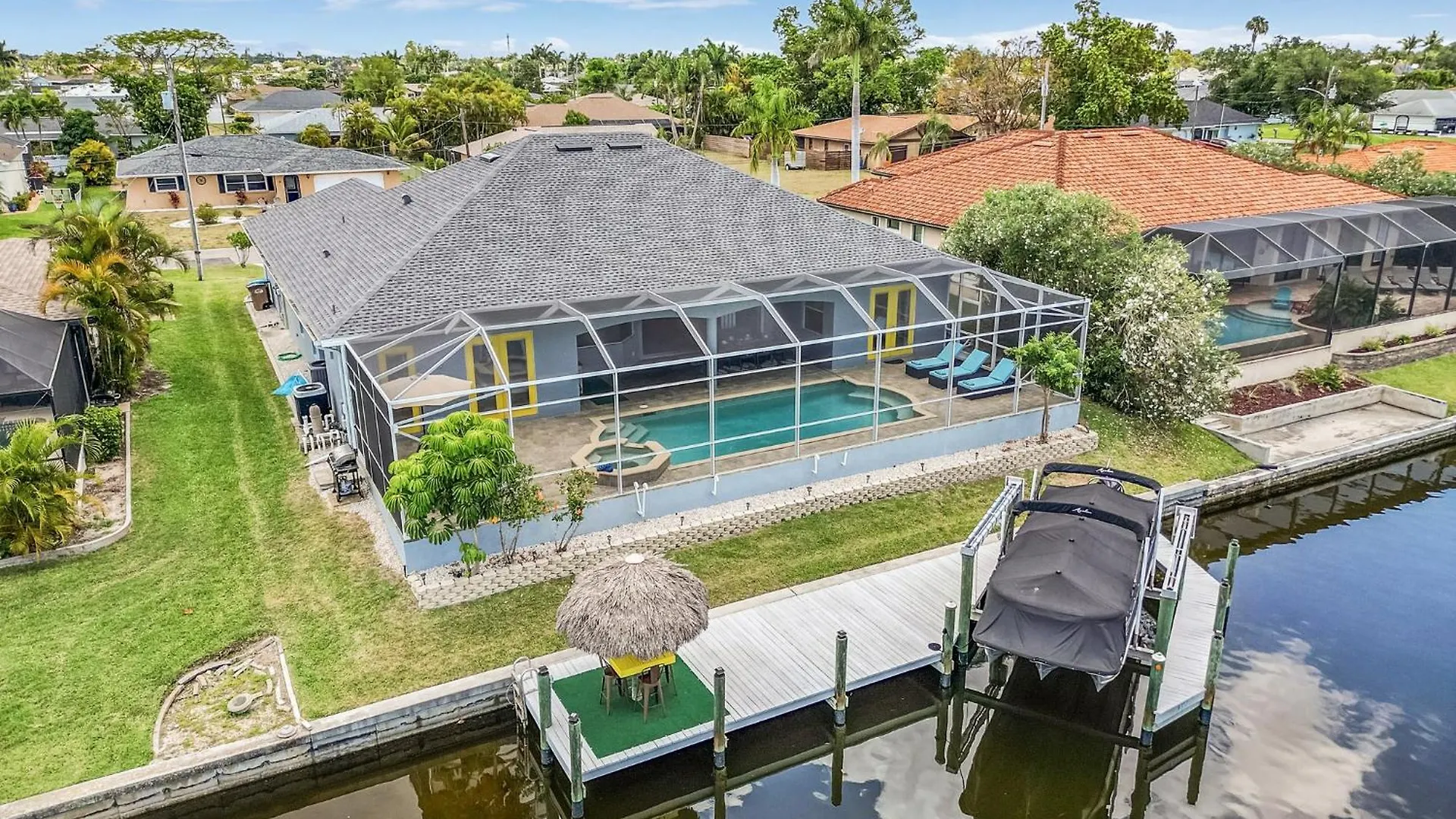 Pool And Spa, Tiki, Canal View, Sleeps10! - At Sunshine Funtime * Cape Coral