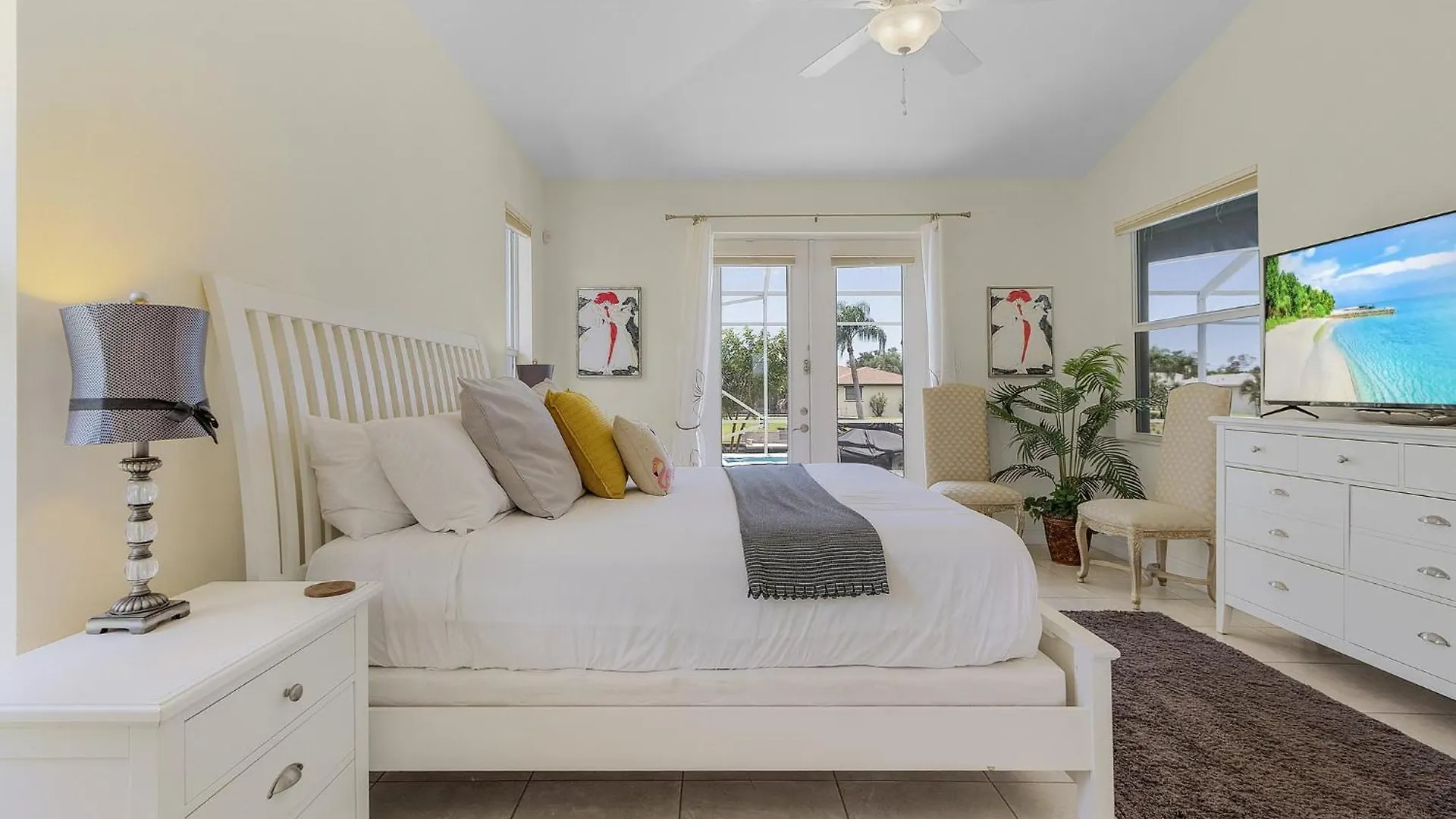Holiday home Pool And Spa, Tiki, Canal View, Sleeps10! - At Sunshine Funtime Cape Coral