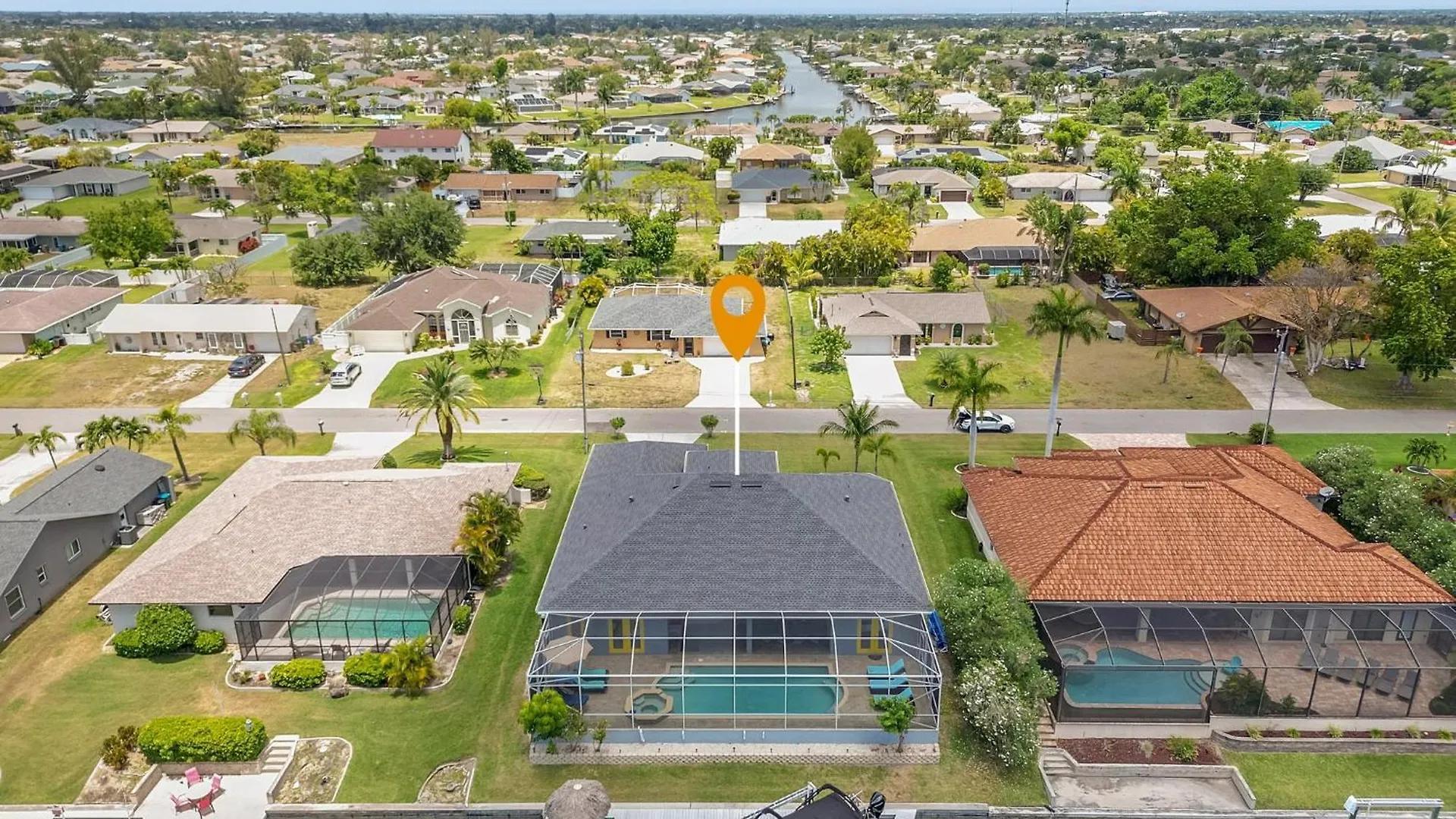 Pool And Spa, Tiki, Canal View, Sleeps10! - At Sunshine Funtime Cape Coral