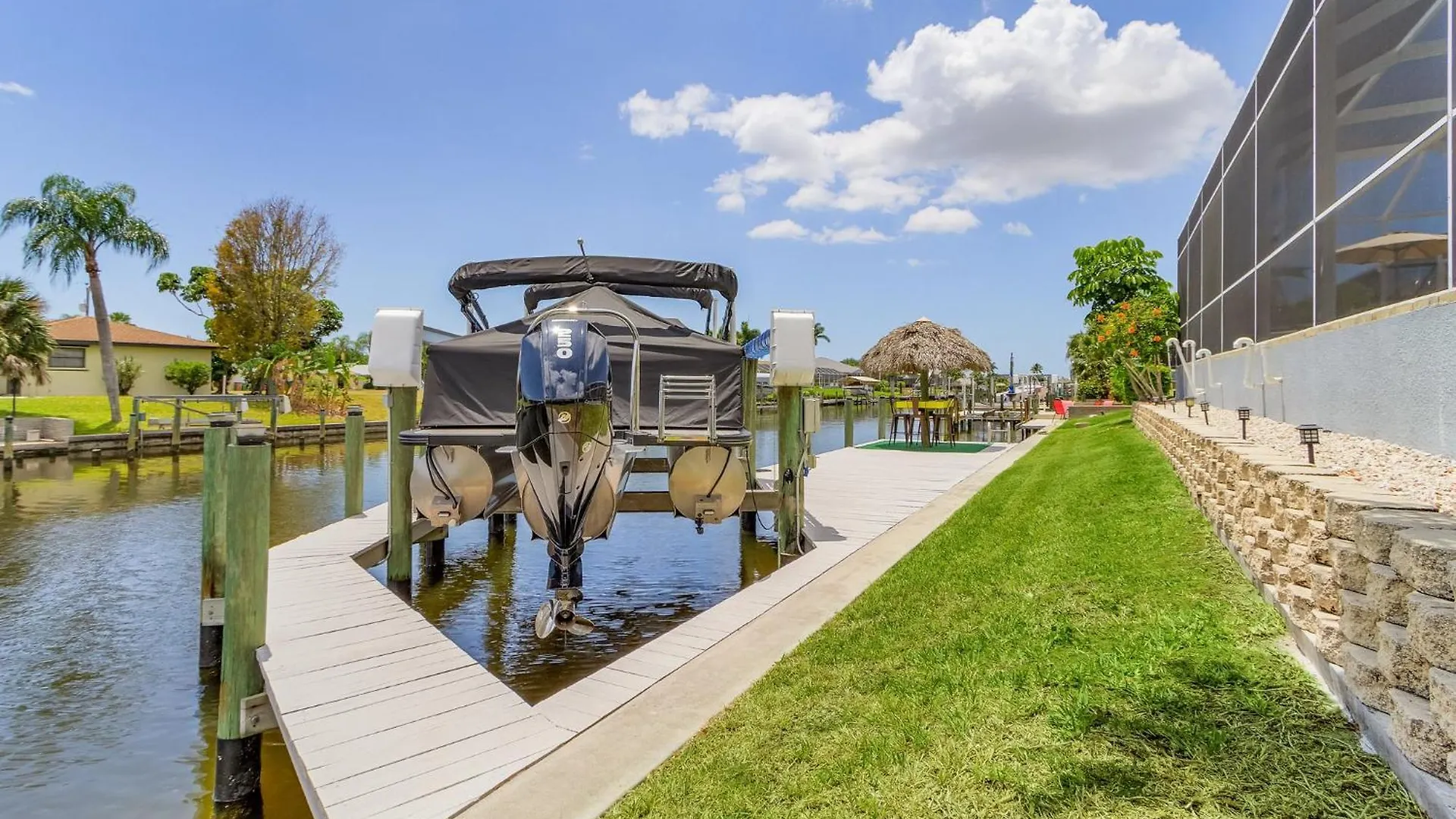 Pool And Spa, Tiki, Canal View, Sleeps10! - At Sunshine Funtime Holiday home Cape Coral