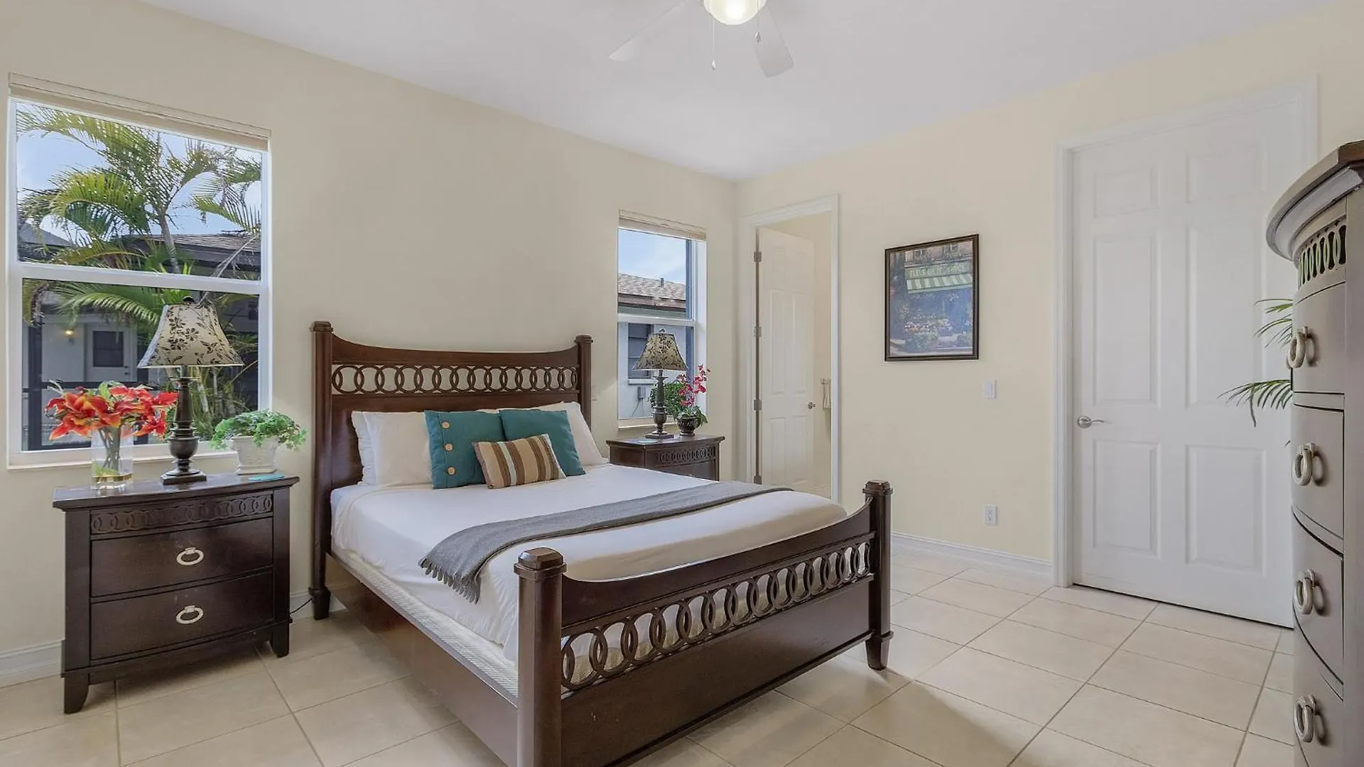 Pool And Spa, Tiki, Canal View, Sleeps10! - At Sunshine Funtime Cape Coral