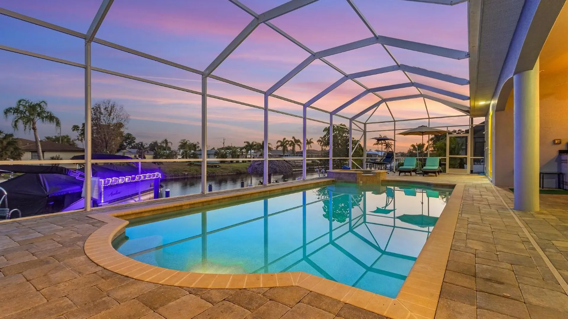 Pool And Spa, Tiki, Canal View, Sleeps10! - At Sunshine Funtime * Cape Coral