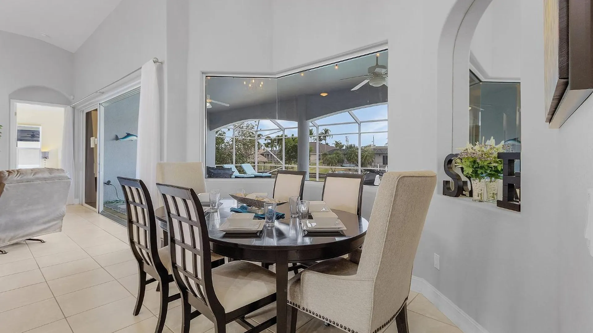 Holiday home Pool And Spa, Tiki, Canal View, Sleeps10! - At Sunshine Funtime
