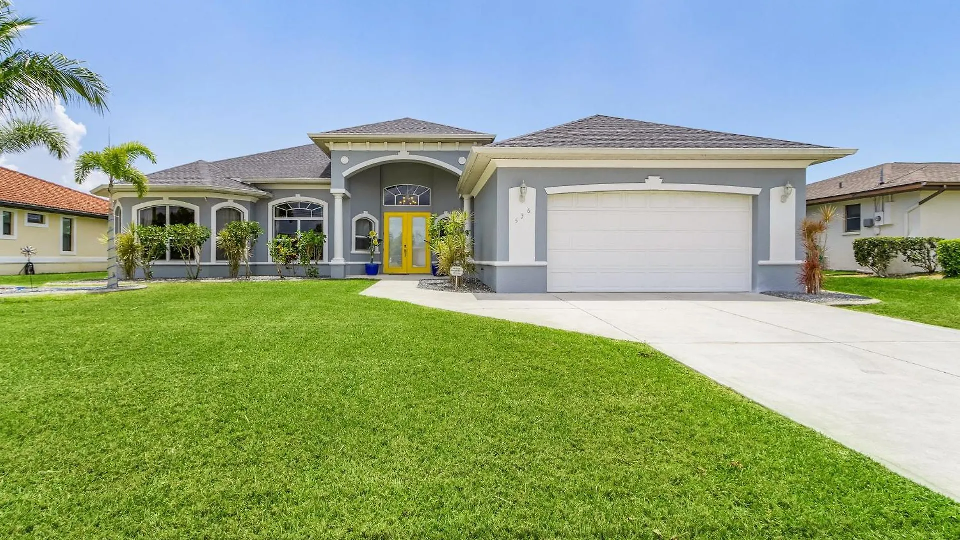 Pool And Spa, Tiki, Canal View, Sleeps10! - At Sunshine Funtime *