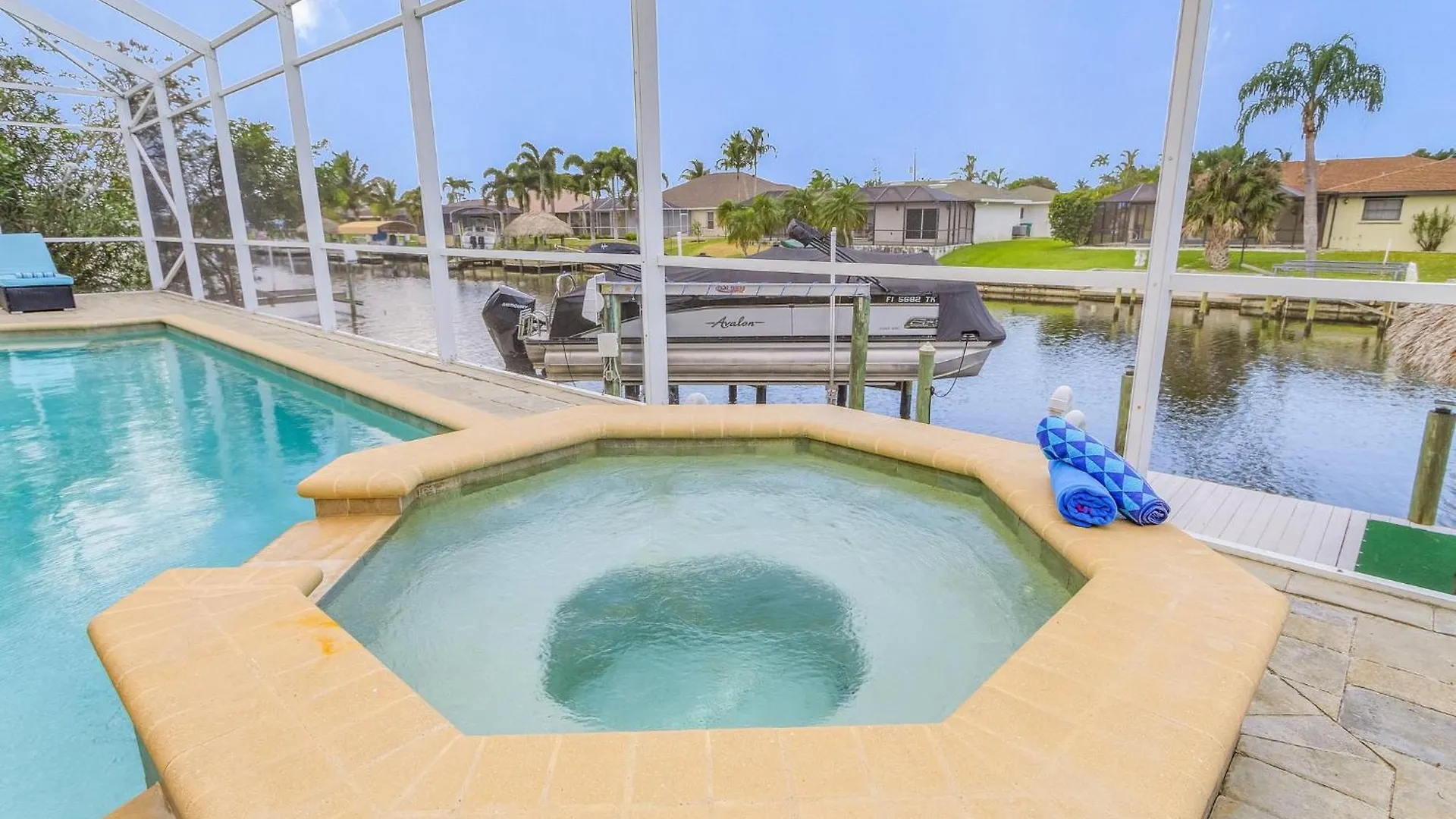 Pool And Spa, Tiki, Canal View, Sleeps10! - At Sunshine Funtime * Cape Coral