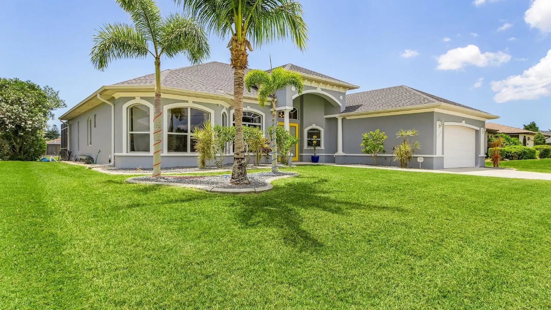 Pool And Spa, Tiki, Canal View, Sleeps10! - At Sunshine Funtime Cape Coral