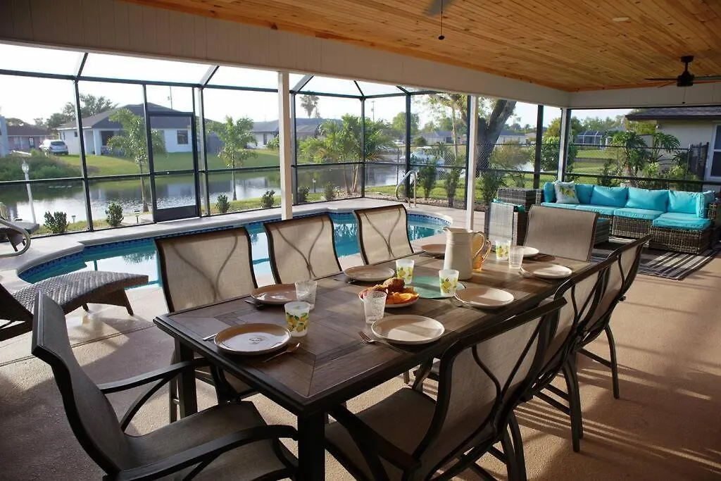 Cozy Retreat, Heated Pool, Water Canal, Bikes,3 Bedroom *