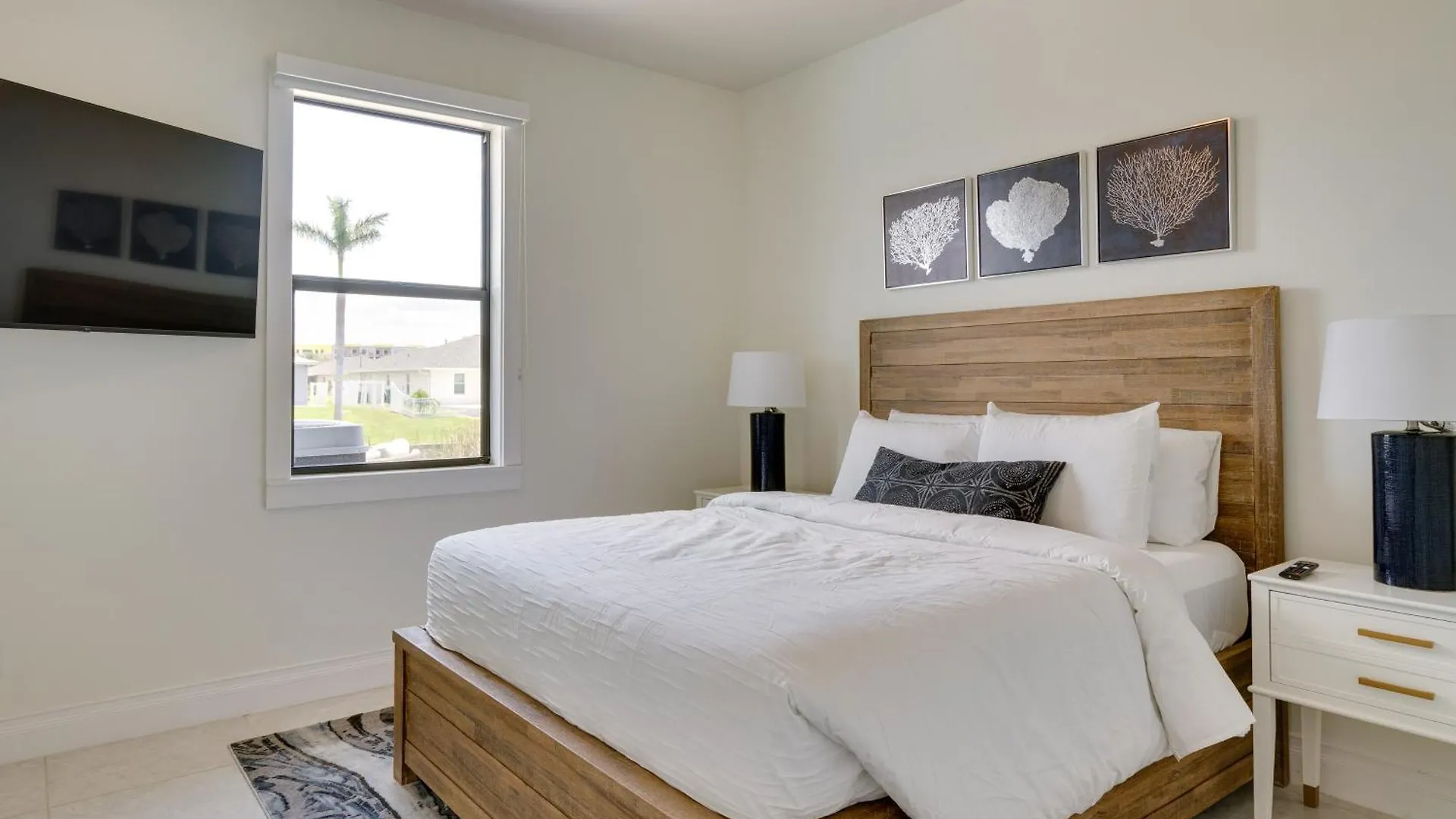 Chic With Pool And Gulf Access Canal! Cape Coral